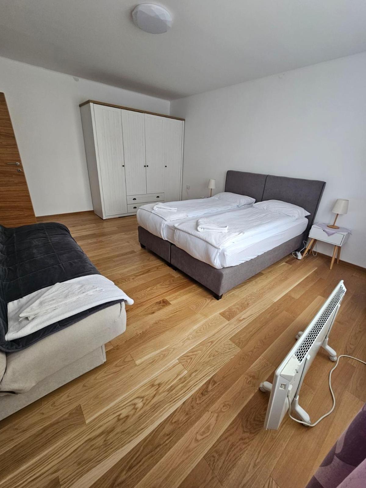 Apartman Centar Bulevar Ex Sa Garazom Banyaluka Dış mekan fotoğraf