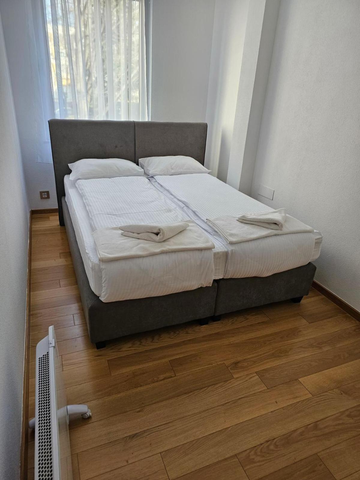 Apartman Centar Bulevar Ex Sa Garazom Banyaluka Dış mekan fotoğraf