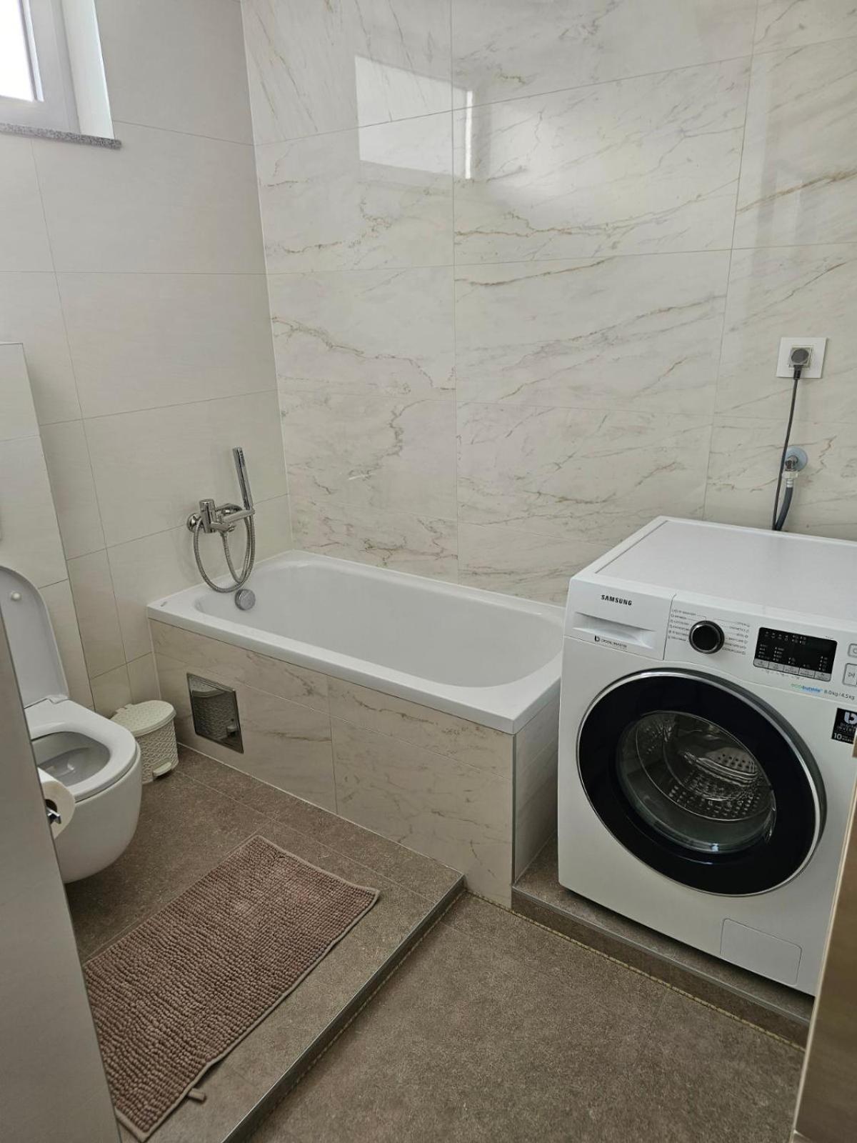 Apartman Centar Bulevar Ex Sa Garazom Banyaluka Dış mekan fotoğraf