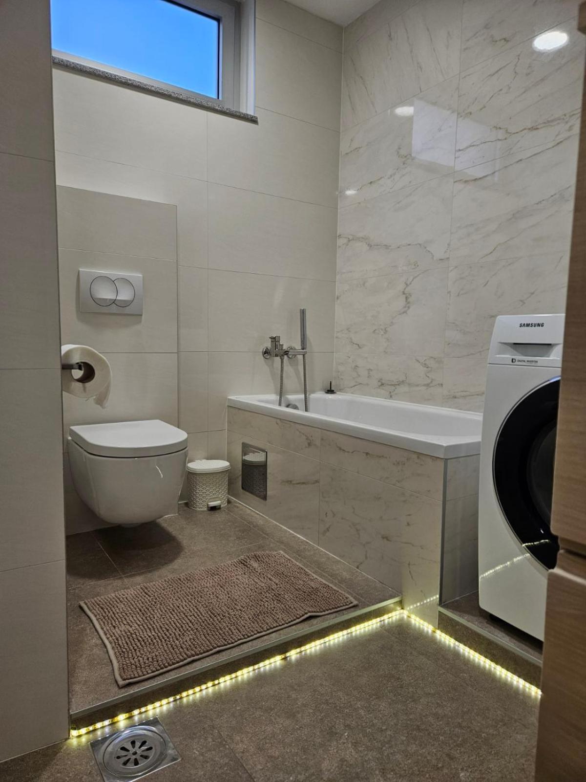 Apartman Centar Bulevar Ex Sa Garazom Banyaluka Dış mekan fotoğraf
