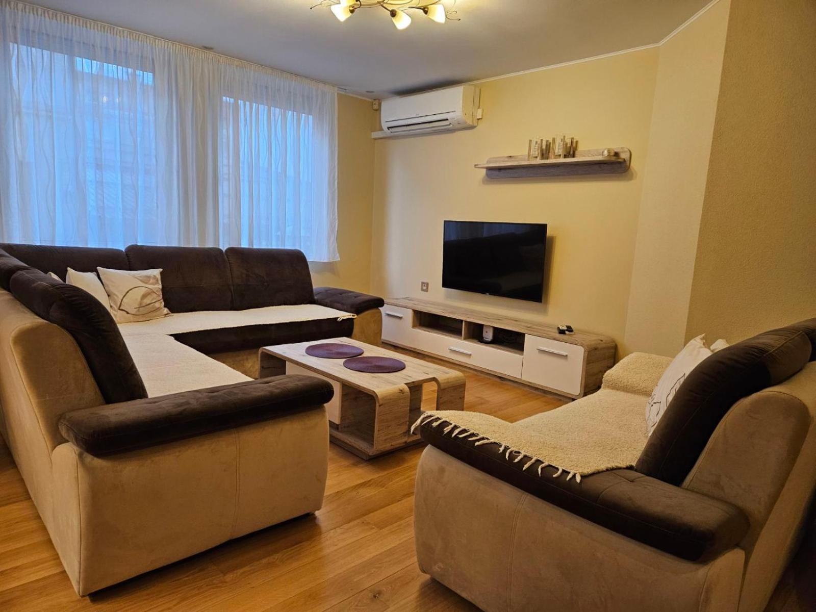 Apartman Centar Bulevar Ex Sa Garazom Banyaluka Dış mekan fotoğraf
