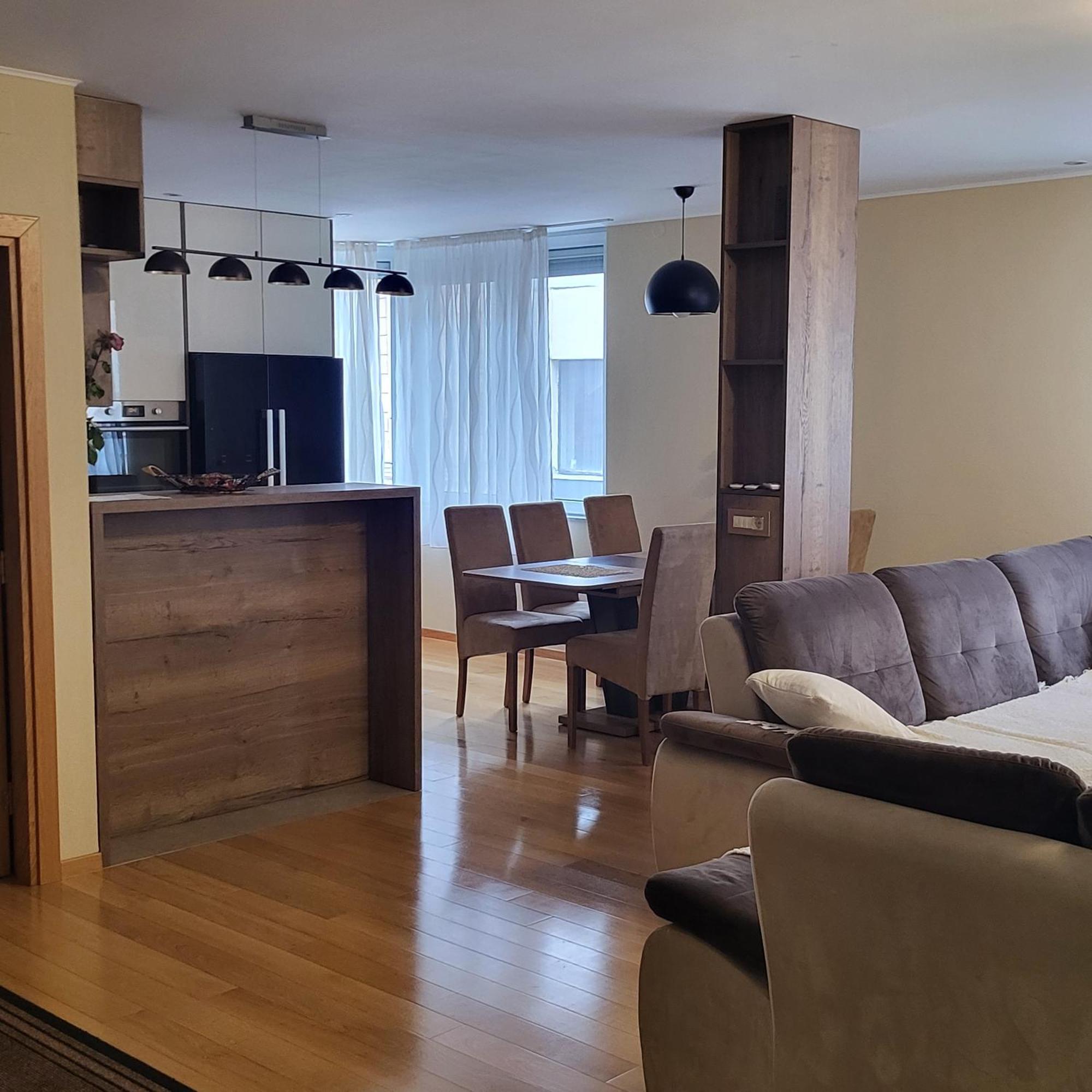 Apartman Centar Bulevar Ex Sa Garazom Banyaluka Dış mekan fotoğraf